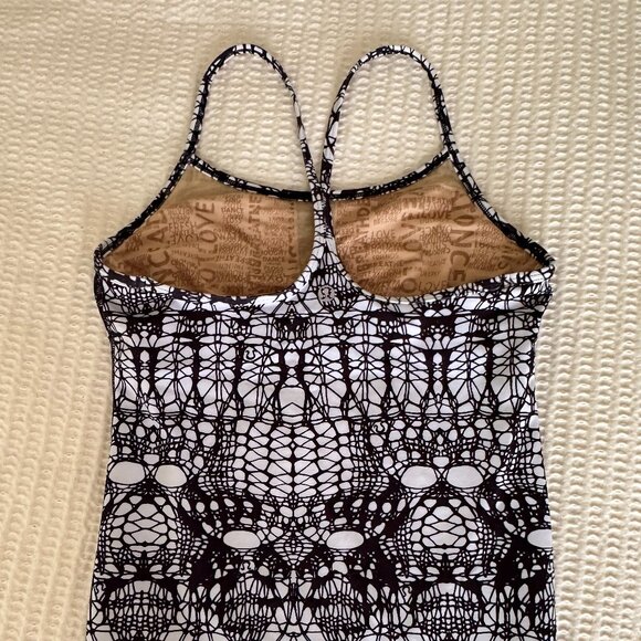 Lululemon Tank Top w/ Built-In Bra – Size 4 – Black & White Print - Picture 2 of 2